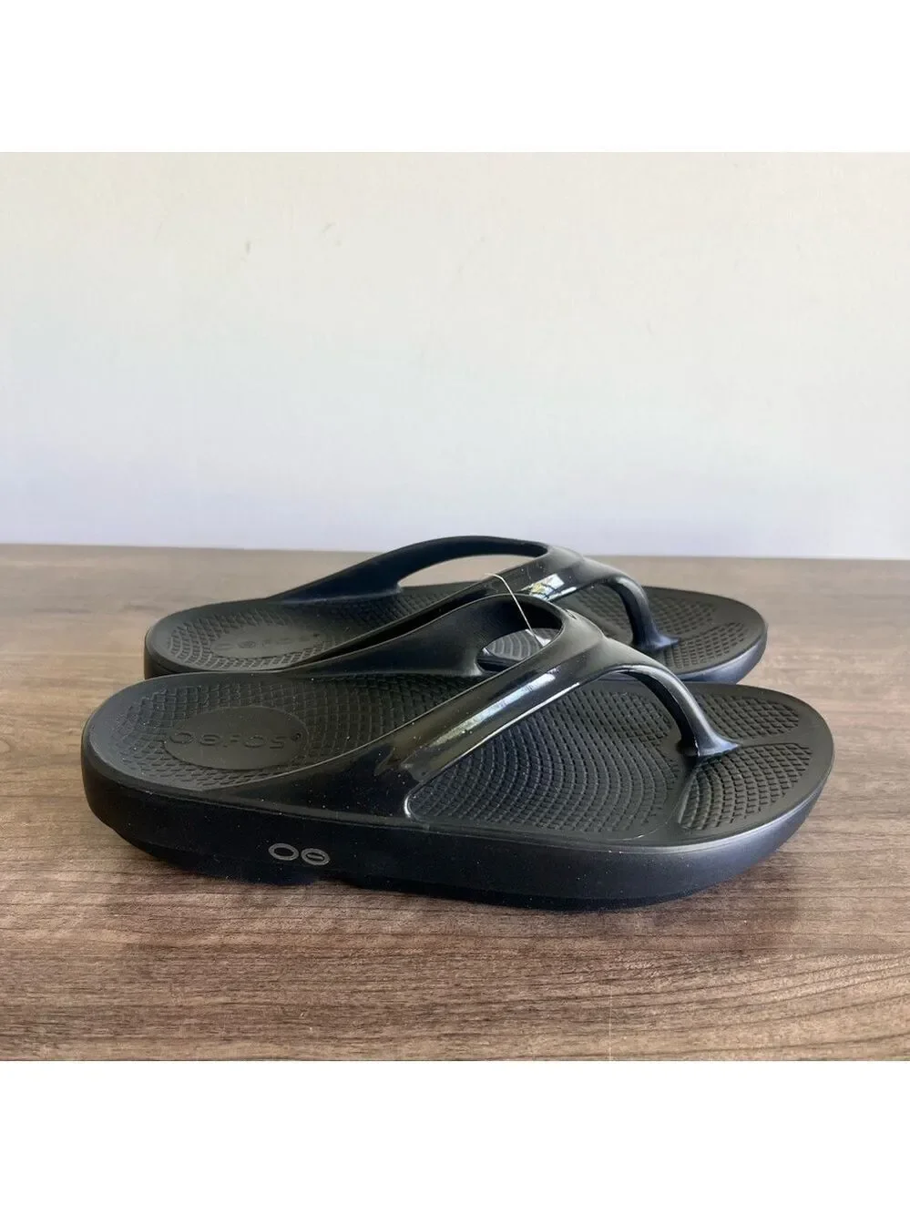 Oofos OOLaLa Women's Black Recovery Sandal Size 7 - Picture 2 of 8